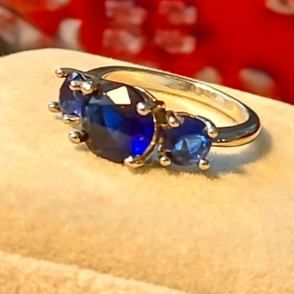 STERLING SILVER SAPPHIRE RING SIZE 6